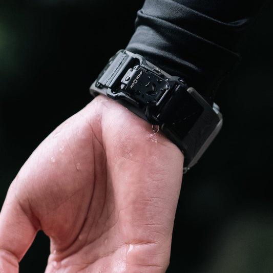 適合戶外與日常佩戴的 Apple Watch 錶帶風格展示