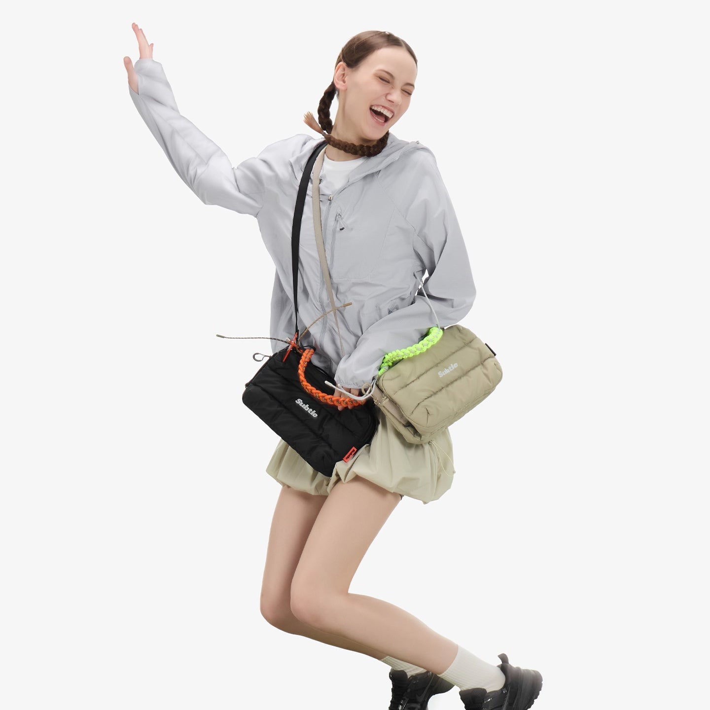 灰色與黑色款對比圖，展示經典百搭配色。