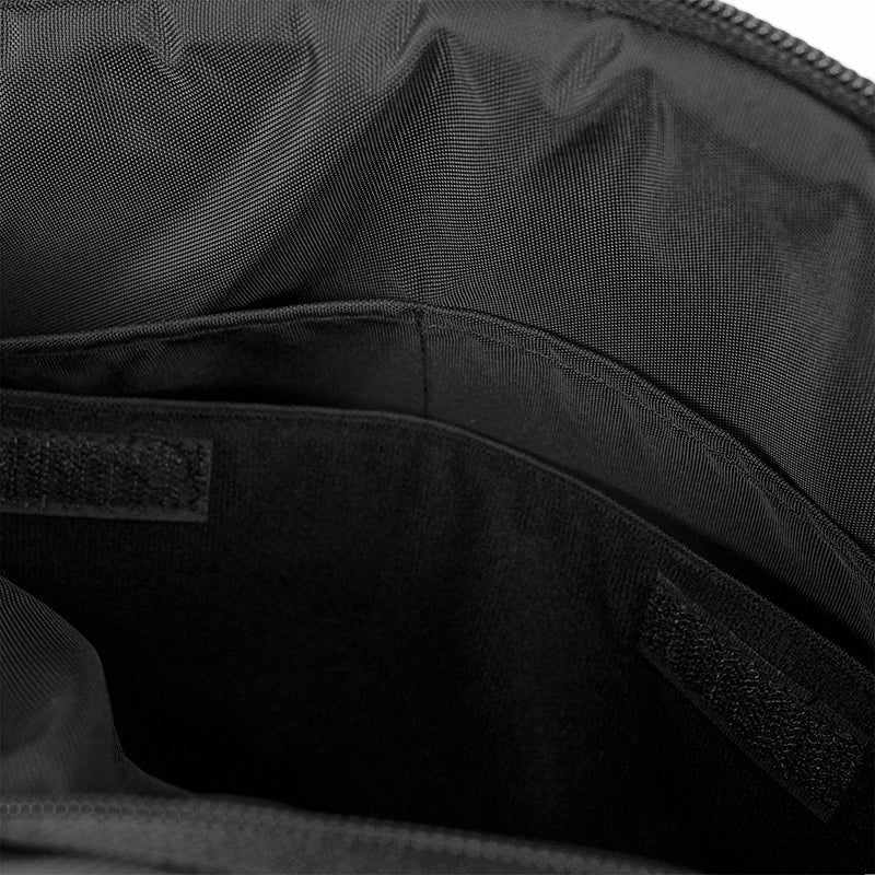 SUBTLE MAINSTREET Ranger Crossbody Bag多隔層設計，有效收納日常用品，如手機、卡片及鑰匙