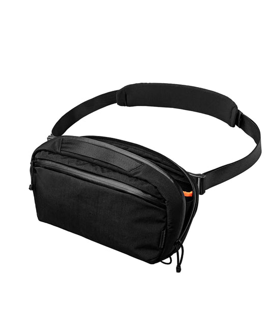 ALPAKA Eclipse Gaming Sling 便攜遊戲包，黑色 Axoflux 400D 材質，專為玩家設計。