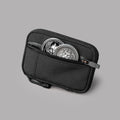 ALPAKA HUB Pouch Pro 內部設計有 6 個收納口袋與 5 個固定帶，提供高效收納方案