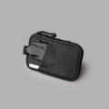 HUB Pouch Pro 採用 Axogrid 300D 防水材料，提供優越的耐用性與防水性能