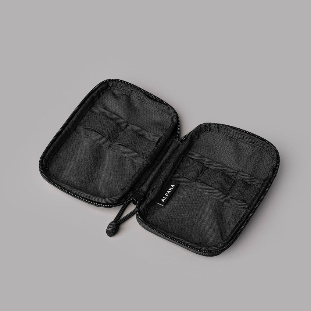 HUB Pouch Pro 採用 Axogrid 300D 防水材料，提供優越的耐用性與防水性能