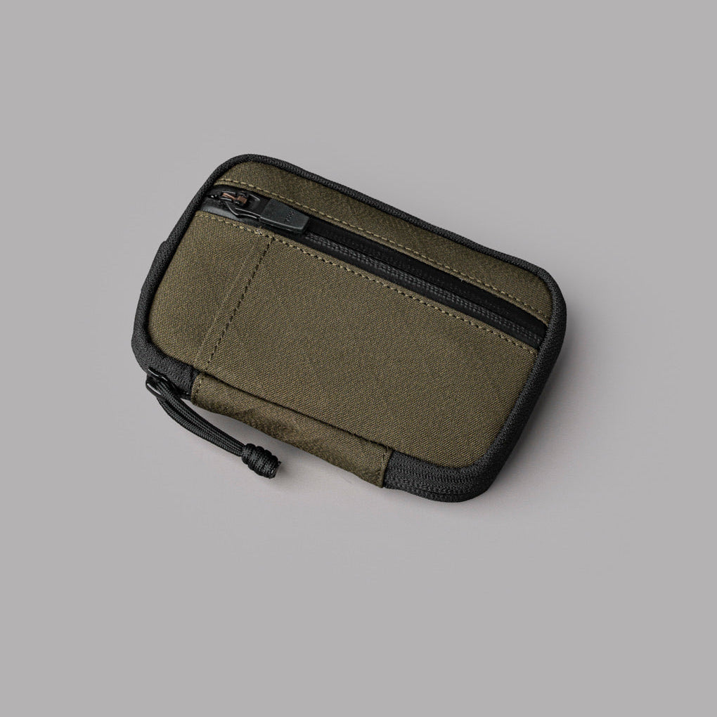 HUB Pouch Pro 採用 Axogrid 300D 防水材料，提供優越的耐用性與防水性能