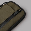 HUB Pouch Pro 採用 Axogrid 300D 防水材料，提供優越的耐用性與防水性能