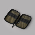 HUB Pouch Pro 採用 Axogrid 300D 防水材料，提供優越的耐用性與防水性能