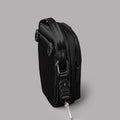 Metro Sling V2 採用 X-Pac® 防水面料及 YKK Aquaguard 拉鍊，全天候防護