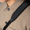 ALPAKA Vertex Pouch Mini，作為桌面收納袋或斜挎包，適合日常通勤與旅行