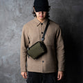 ALPAKA Vertex Pouch Mini，作為桌面收納袋或斜挎包，適合日常通勤與旅行