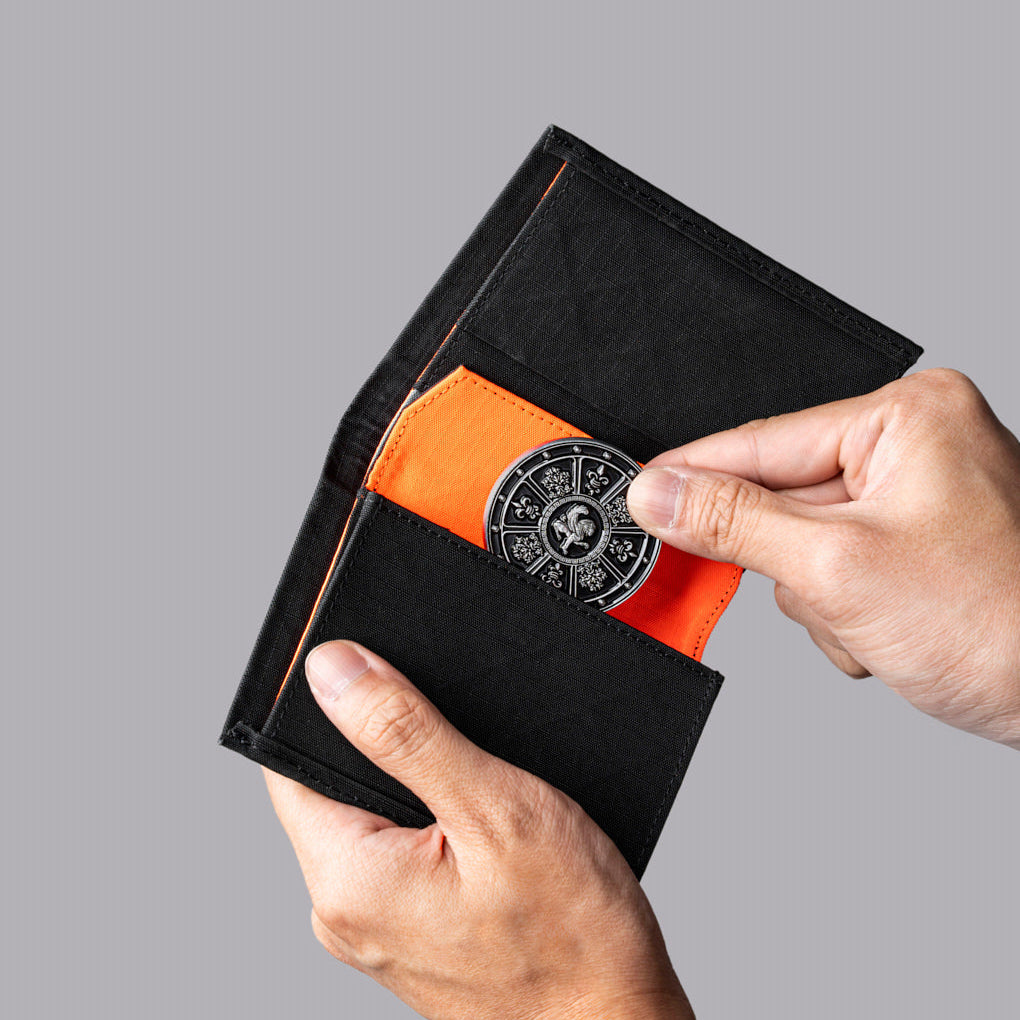 ARK Bifold Coin Wallet，磁吸硬幣袋設計，方便收納與取用硬幣