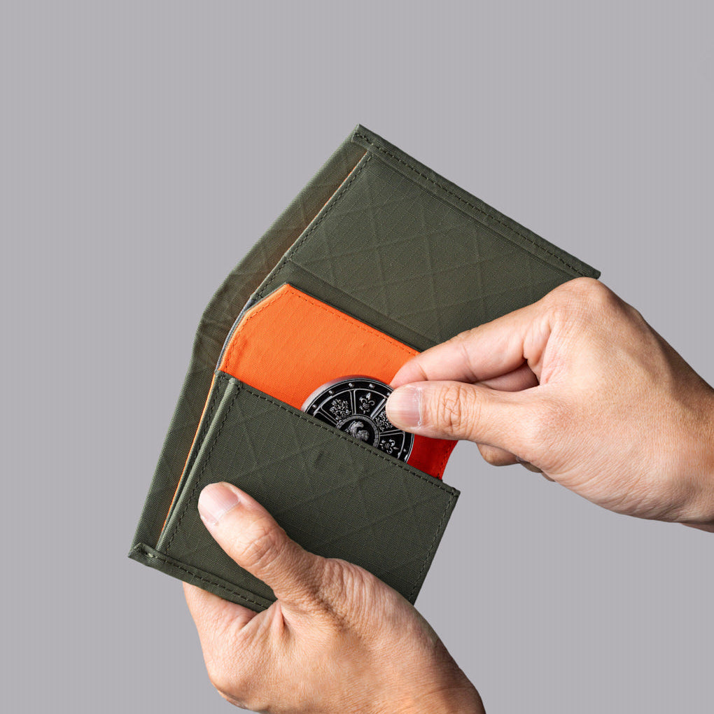 ARK Bifold Coin Wallet，磁吸硬幣袋設計，方便收納與取用硬幣