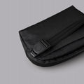 Flight Sling 1L 採用防水 X-Pac 面料與 Aquaguard 拉鏈，全天候保護物品