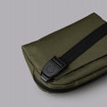 Flight Sling 提供多種顏色選擇，包括黑色 X-Pac VX42 與綠色X-Pac VX42