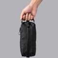 採用 ECOPAK EPX400 面料與 YKK Aquaguard 防水拉鍊，提供卓越防潑水保護