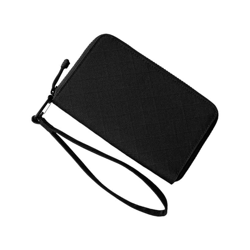 ALPAKA Zip Passport Wallet 黑色款展示正面設計。