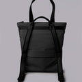 ALPAKA Flow Totepack Axoflux 400D 防撕裂尼龍材質與 YKK AquaGuard 防水拉鍊細節展示。