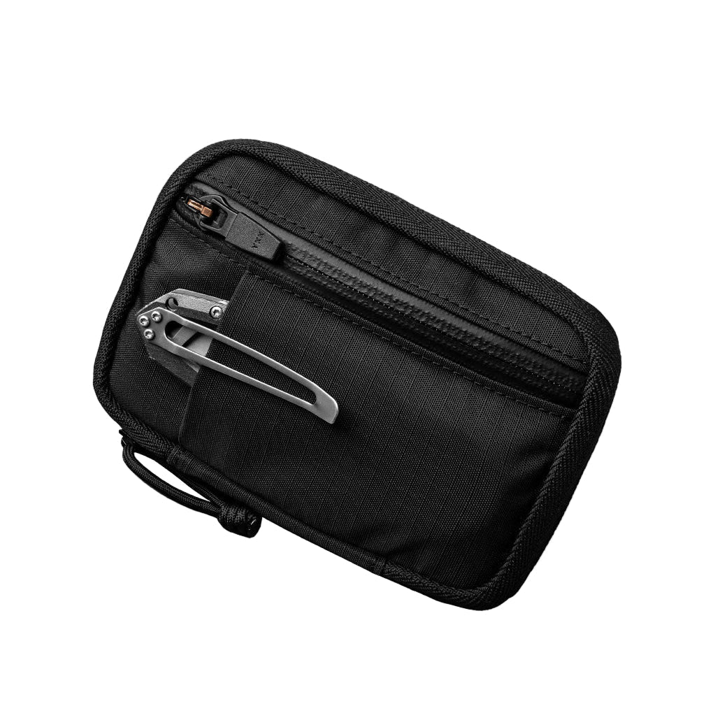 ALPAKA HUB Pouch V2 黑色款展示，輕量便攜多功能收納包。