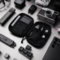 ALPAKA HUB Pouch V2 內建 RFID 阻隔層，有效保護信用卡安全。