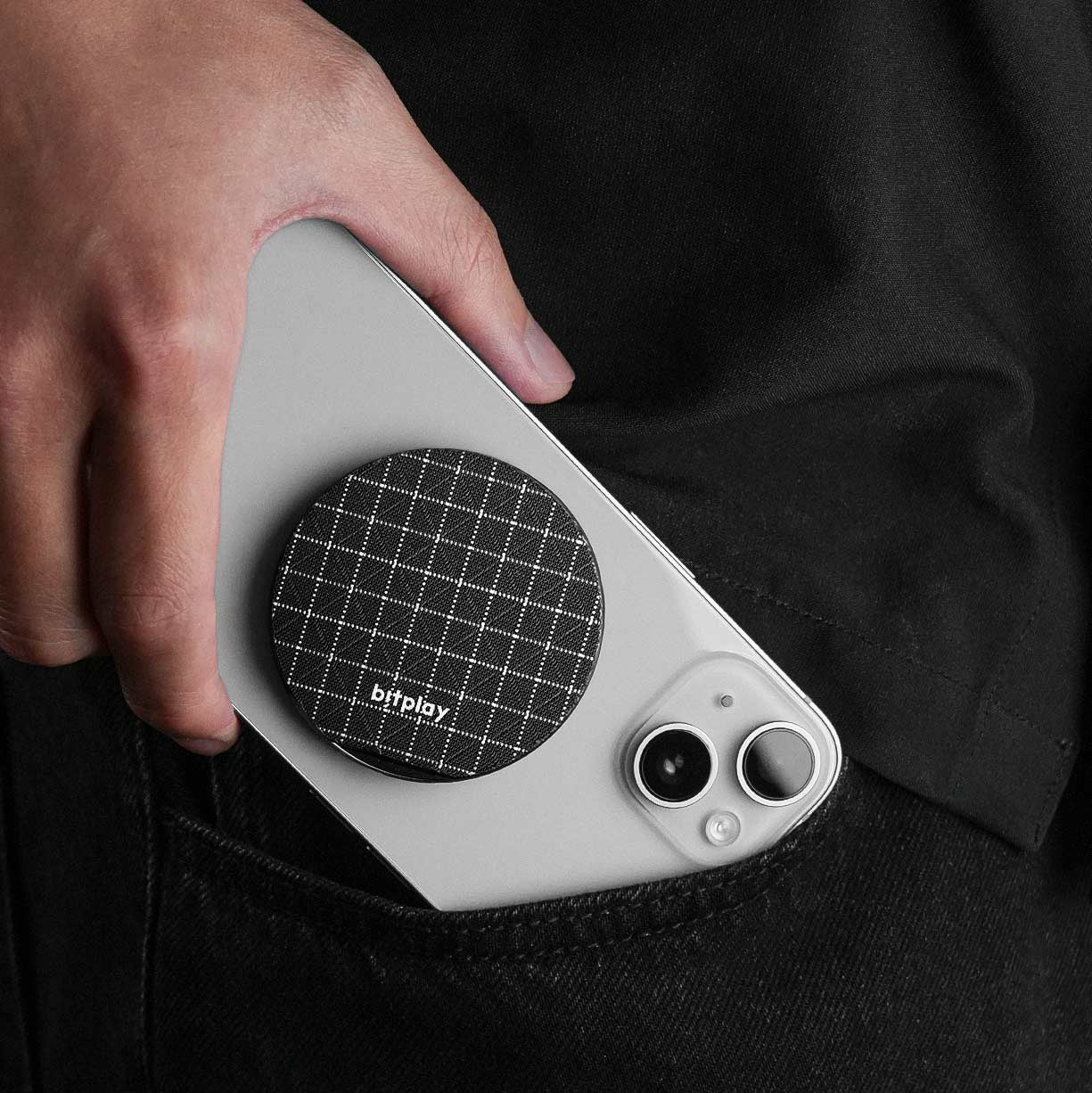 BITPLAY Magnetic Phone Grip 的輕量化結構，易於攜帶與日常使用。