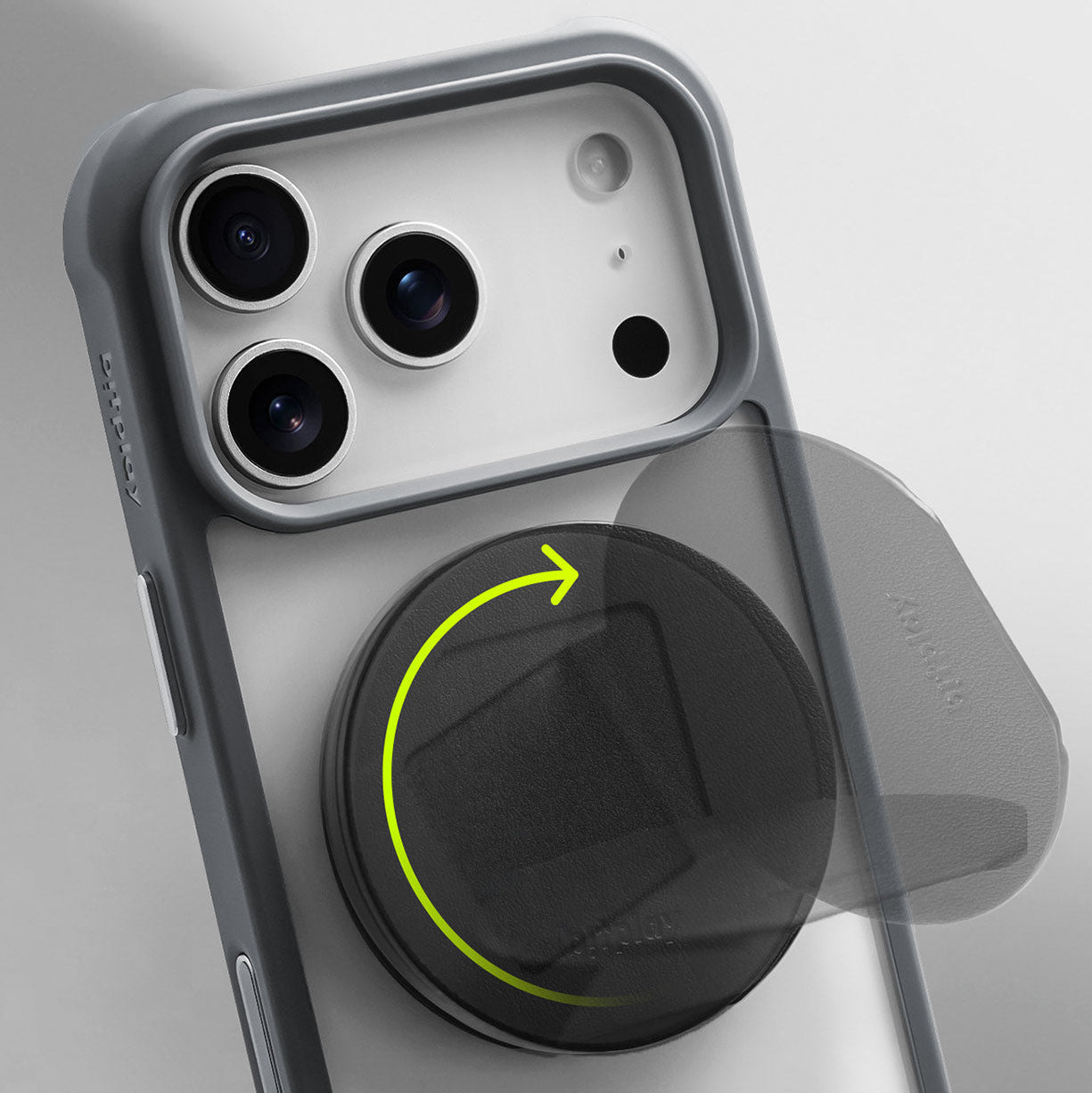 BITPLAY Magnetic Phone Grip 作為手機支架，支援直立與橫向模式。