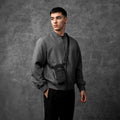 ALPAKA Modular Shoulder Pocket Slim 可斜挎、掛於腰帶或固定於背包的多功能設計。