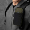 ALPAKA Modular Shoulder Pocket Slim 可斜挎、掛於腰帶或固定於背包的多功能設計。