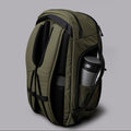 ALPAKA Traverse Backpack 30L，多層內部隔層設計，包含筆插、拉鏈袋與筆電隔層。