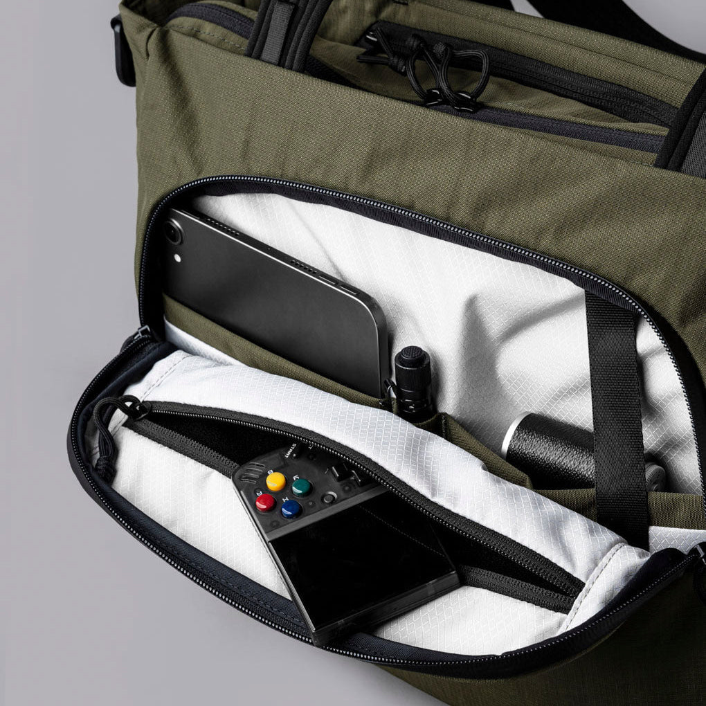ALPAKA BRAVO TOTE V2 內部前置收納格｜插袋、筆位、MOD 鎖匙繩