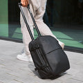 AIRBACK FLEX（Under‑Seat）可背可拖：背負與拖行兩用示意