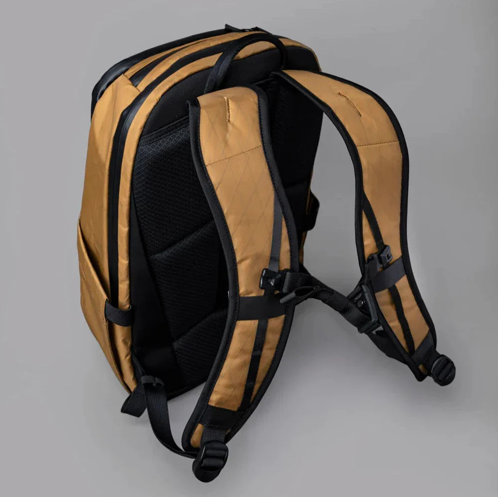 ALPAKA Elements Backpack Pro Mojave Edition｜26L 容量，搭載多口袋設計與人性化功能