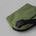 ALPAKA Flight Sling 1L 側肩包｜肩帶可調節或拆卸，靈活使用