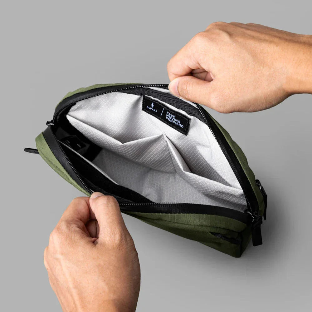 ALPAKA Flight Sling 1L 側肩包｜採用防潑水 Axoflux 210D 或 防水X-Pac 面料