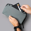 ALPAKA Flight Pouch 2in1 防撕裂手機包｜內設護照專用後插袋