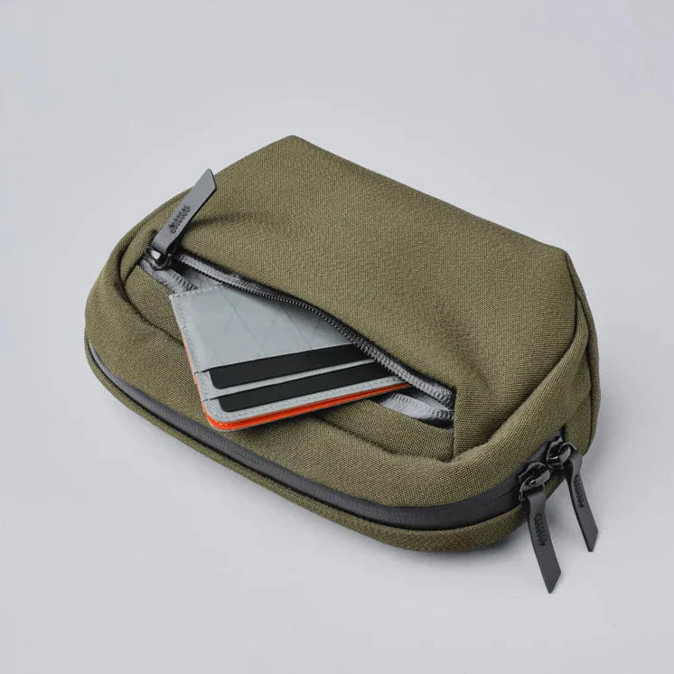 ALPAKA Go Sling Nano 側肩包 600D｜包身小巧，容量 1.6L，專為攜帶日常必需品設計