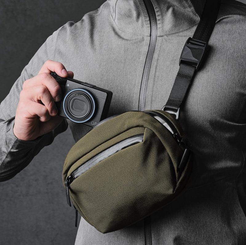 ALPAKA Go Sling Nano 側肩包 600D｜採用 Axoflux™ 再生布料製成，提供卓越的防風雨性能與環保特性