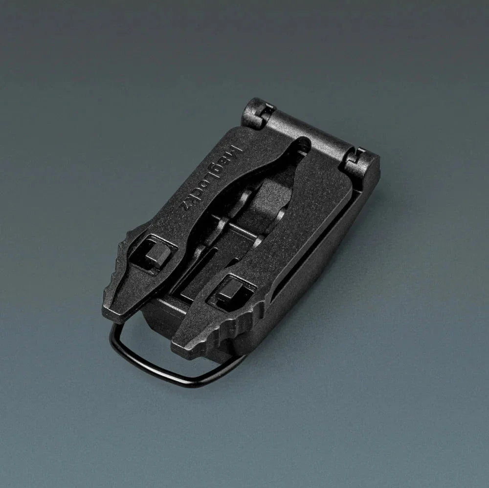 ALPAKA HUB Tactical Clip 多功能夾扣｜採用 Fidlock® 磁吸技術與注塑聚合物材質
