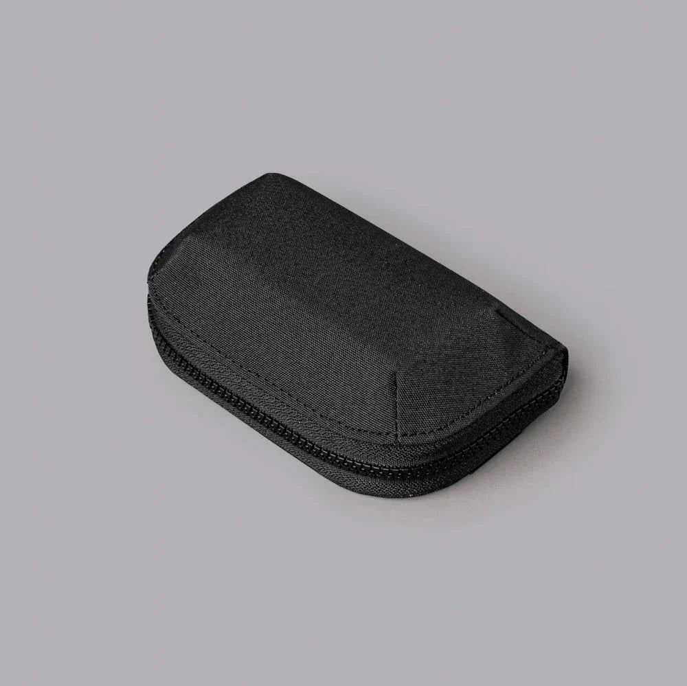 ALPAKA Hub Zip Pocket 多功能拉鏈包｜內部分隔可容納最多 30 張卡片、現金與零錢