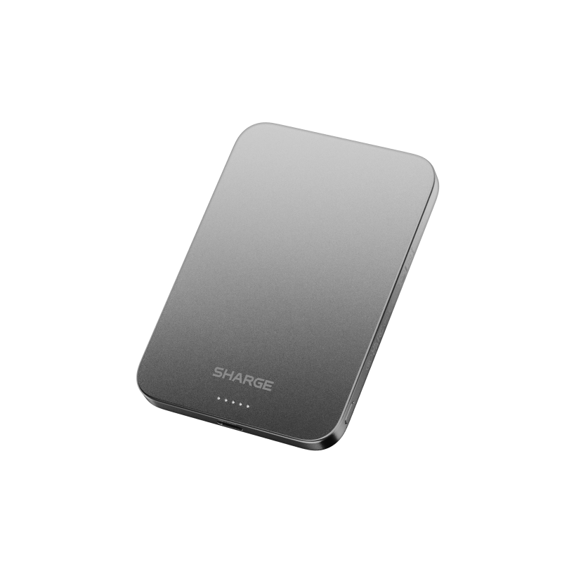 sharge Magsafe 磁吸充電寶展示：展示充電寶的超薄外觀設計。