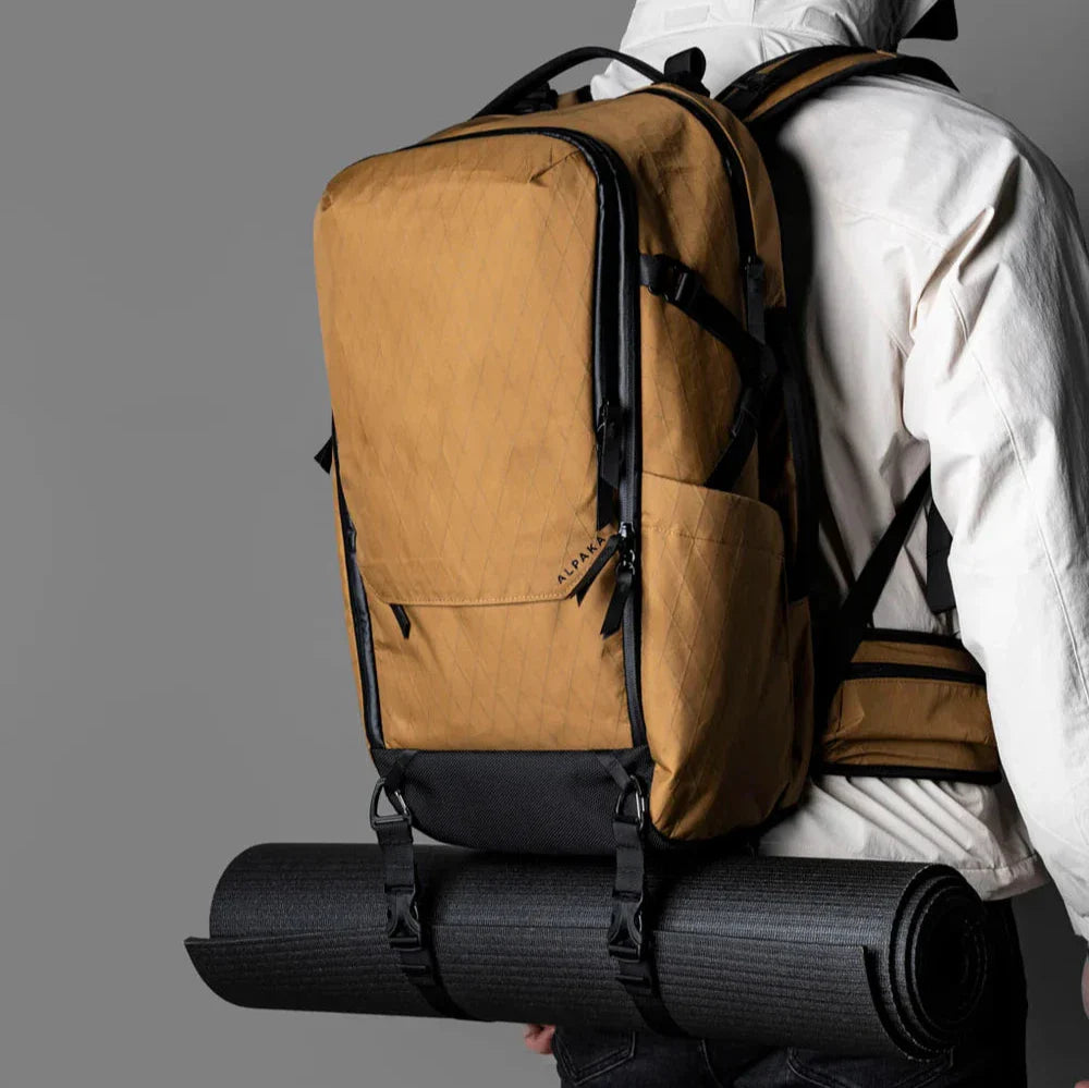 ALPAKA Elements Travel Backpack Mojave Edition - 35L 大容量設計，旅行必備