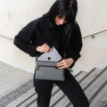ALPAKA Zip Pouch Max V2 多功能側肩包｜配備可拆卸肩帶與手帶