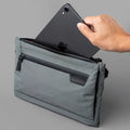 ALPAKA Zip Pouch Max V2 多功能側肩包｜配備可拆卸肩帶與手帶